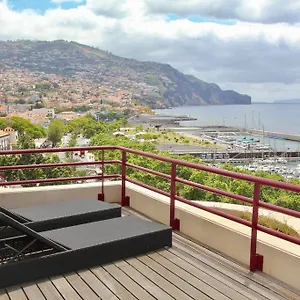 Apartment Front Line Of Funchal Marina - 180º Bay View, Funchal (Madeira)